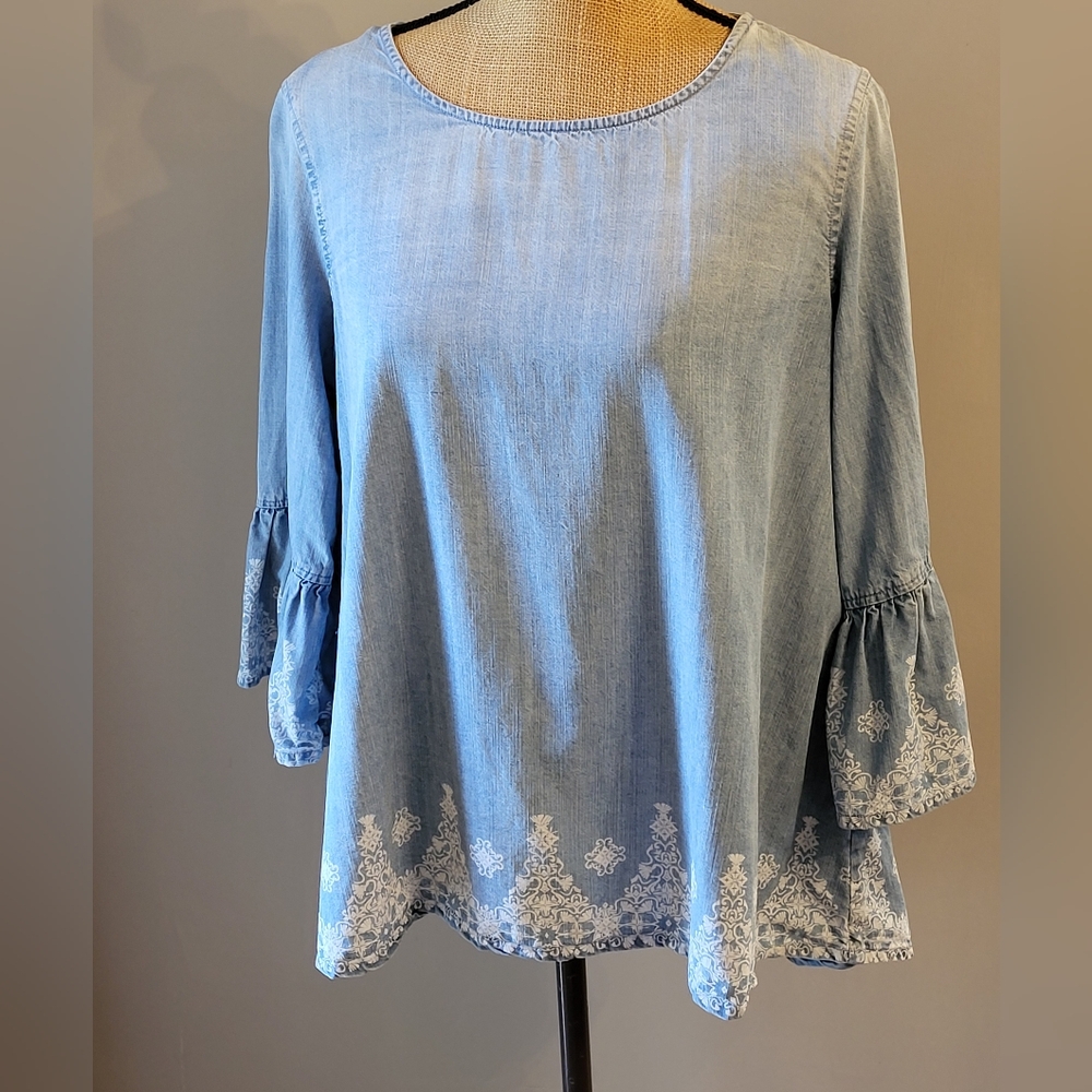 John Mark Medium Washed Denim Pullover Blouse Wit… - image 5